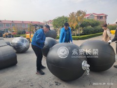 1×1米船舶防撞码头靠碰垫橡胶 气囊式充气护舷靠把球图3